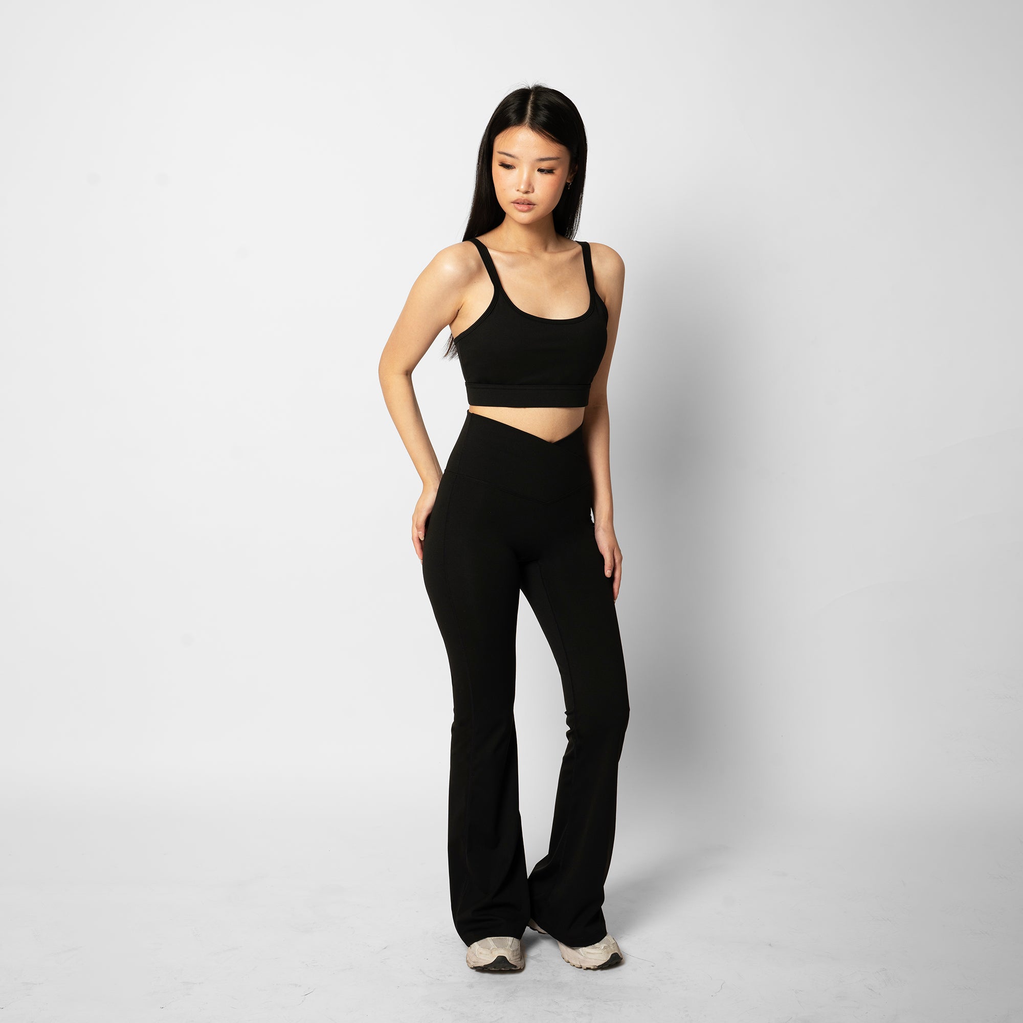 Crossover Scrunch Bum Flare Leggings (31") - Black